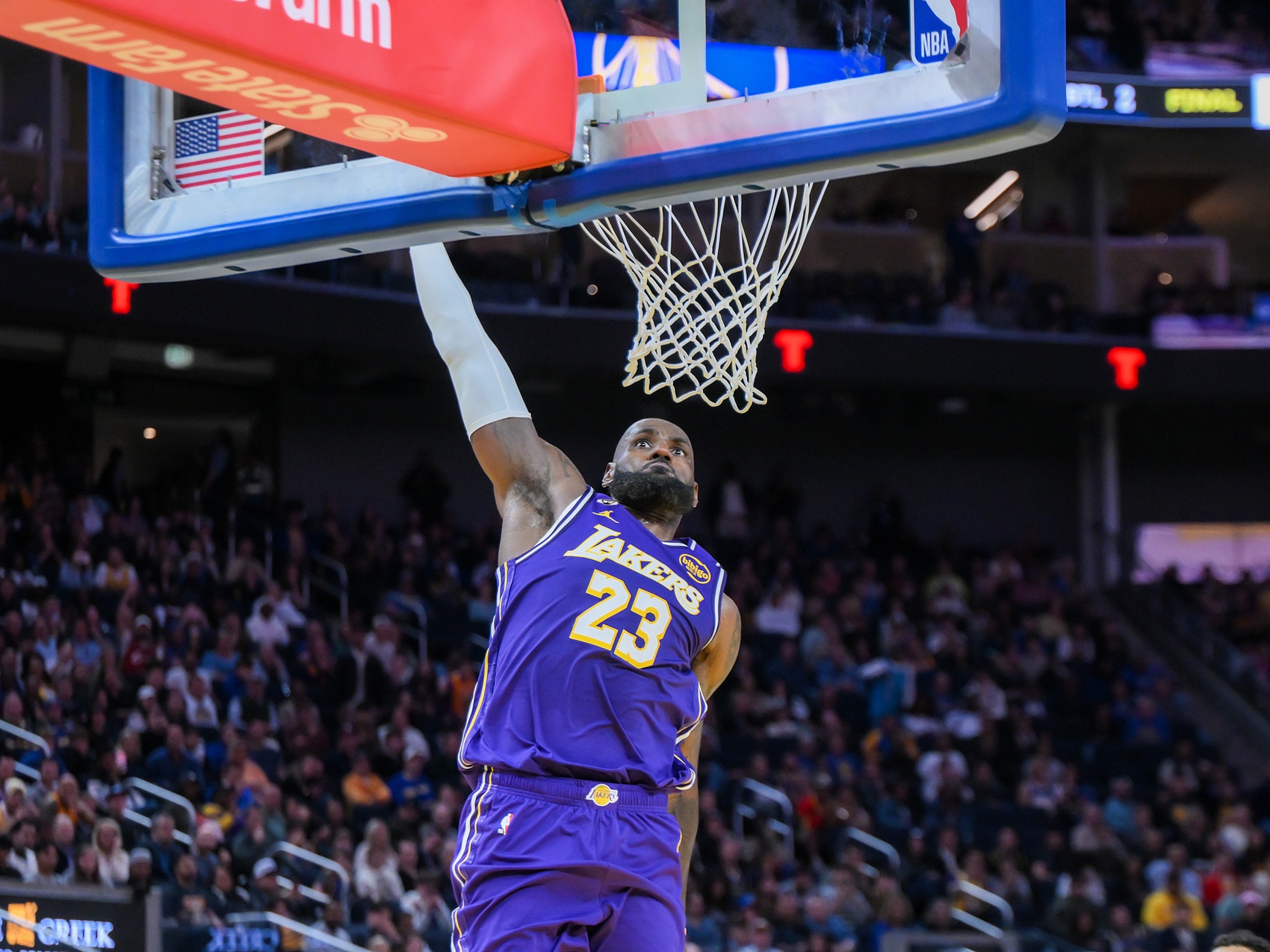 天博官网-生涯场均20+5+5赛季次数：詹姆斯23次断档领先 第二名仅10次